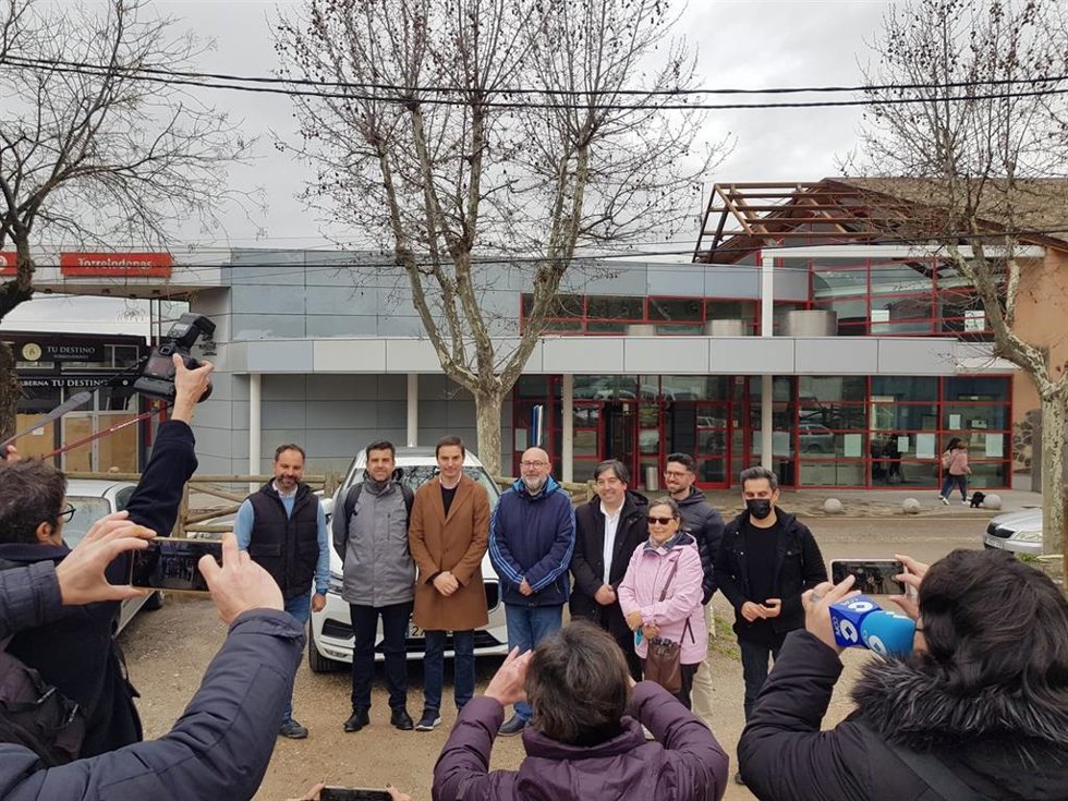 PSOE visita la estación de Cercanías para valorar la implantación del Plan Aparca+T.