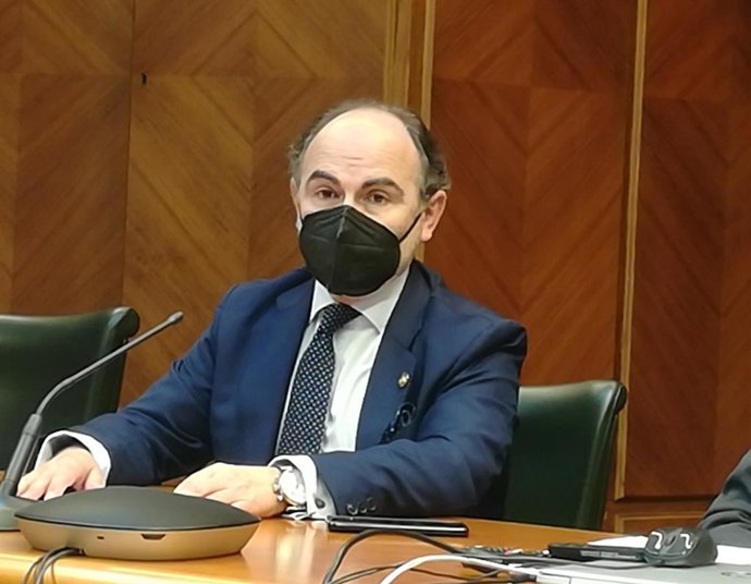 El rector de la Universidad de Oviedo, Ignacio Villaverde