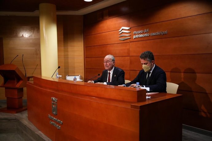 Francisco de la Torre y Carlos Conde en rueda de prensa