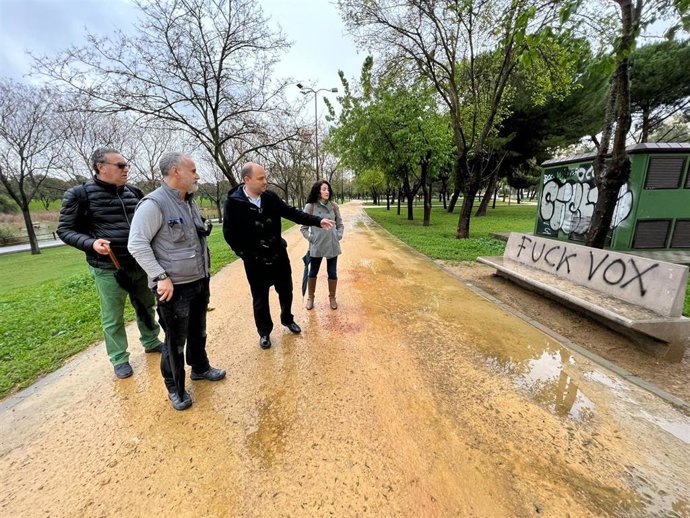 El portavoz adjunto de Vox en el Ayuntamiento de Sevilla, Gonzalo García de Polavieja, en el Parque de Miraflores.