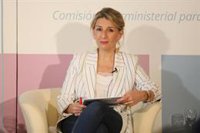 Díaz reivindica el papel de sindicatos y empresarios como "ejes vertebradores" de la democracia