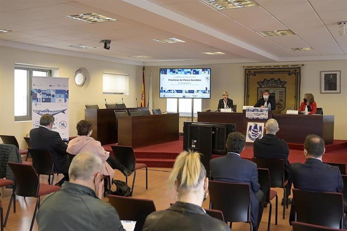 La conselleira do Mar, Rosa Quintana, participa en la  V Jornada de la Flota del Cerco