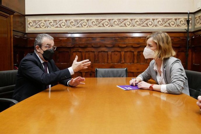 El vicepresidente y conseller de Transición Energética, Sectores Productivos y Memoria Democrática, Juan Pedro Yllanes, y la líder de los comuns en el Parlament de Catalunya, Jéssica Albiach.