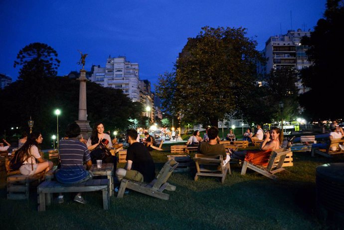 Atrapante y diversa, Buenos Aires se transfoma de calle en calle.