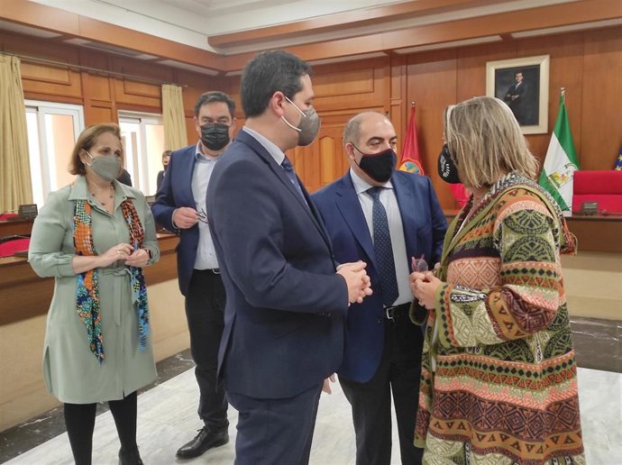 Representantes del Ayuntamiento de Córdoba y ATA tras la reunión.
