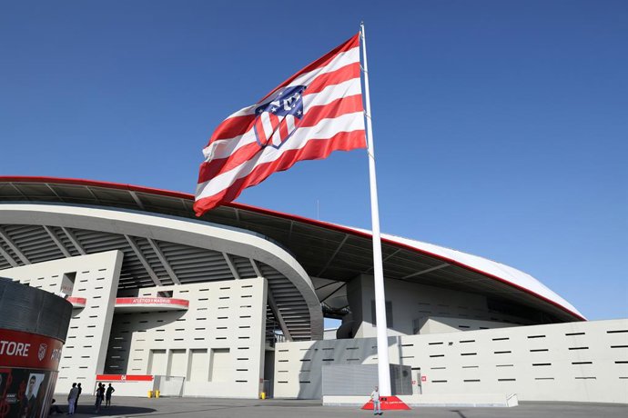 Archivo - The Giant Flag of Atletico de Madrid nearby The Wanda Metropolitano stadium is pictured ahead of during the UEFA Champions League, Group D football match between Atletico de Madrid and Juventus FC on September 18, 2019 at Wanda Metropolitano s