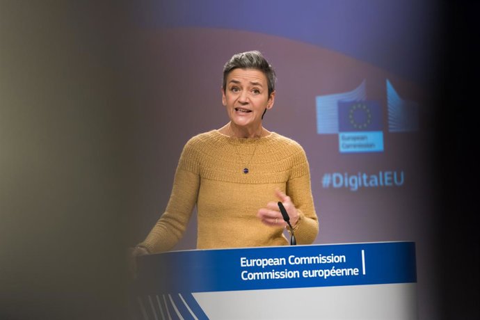Archivo - HANDOUT - 26 January 2022, Belgium, Brussels: EU Commissioner of Competition Margrethe Vestager speaks during a joint press conference with EU Commissioner for Internal Market and consumer protection, Industry, Research and Energy Thierry Bret