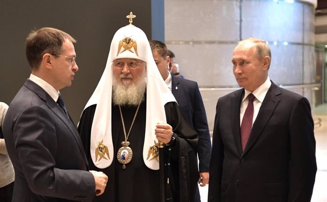 Archivo - El negociador ruso Vladimir Medinski con Vladimir Putin y el patriarca Cirilo 
