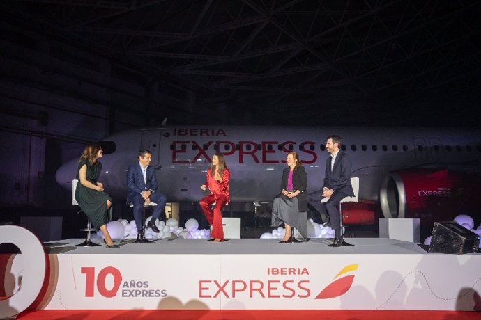 Iberia Express cumple diez años de operaciones.