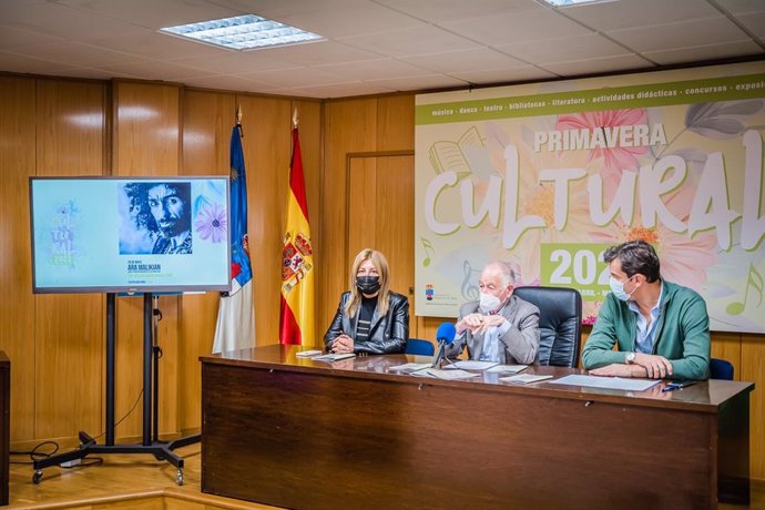 Amat presenta la primavera cultural de Roquetas de Mar (Almería)