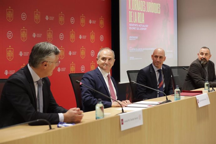 El decano del Icab,  Jesús M. Sánchez García, durante las 'X Jornadas Jurídicas de La Roja'