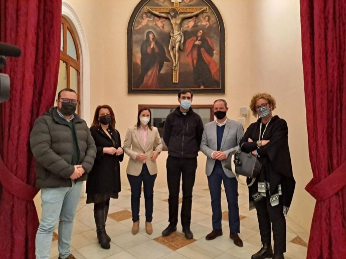 Casanueva (tercera por la izda.) en su visita a Montilla.