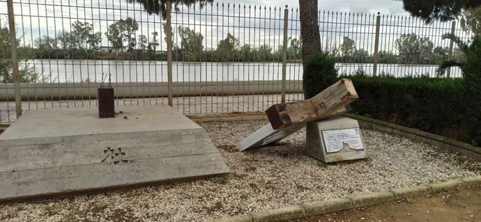 El monumento vandalizado en el Paseo Carlos de Mesa