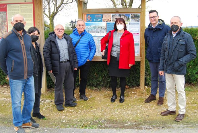 Archivo - La DPH colabora con nuevas rutas para senderismo, en el Espacio Guara Central, en el municipio de Casbas.