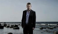 Wallander, la premiada serie de Kenneth Branagh y Tom Hiddleston, llega a Pluto TV