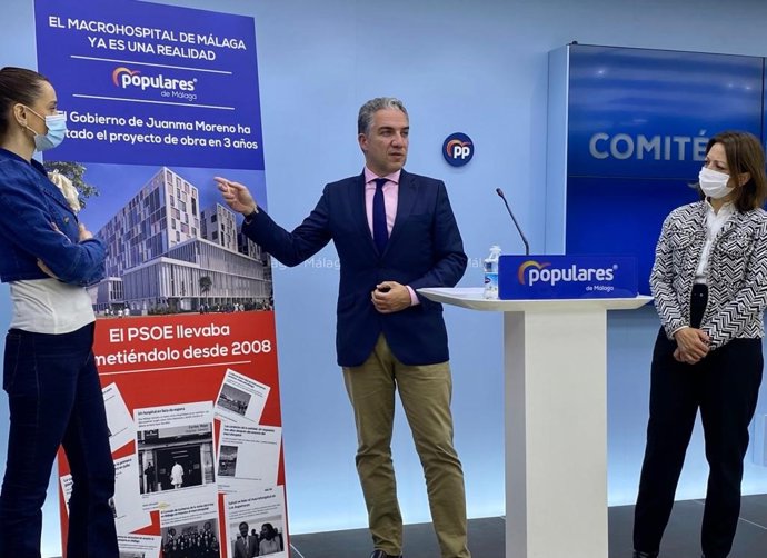 El presidente del PP de Málaga, Elías Bendodo, en rueda de prensa