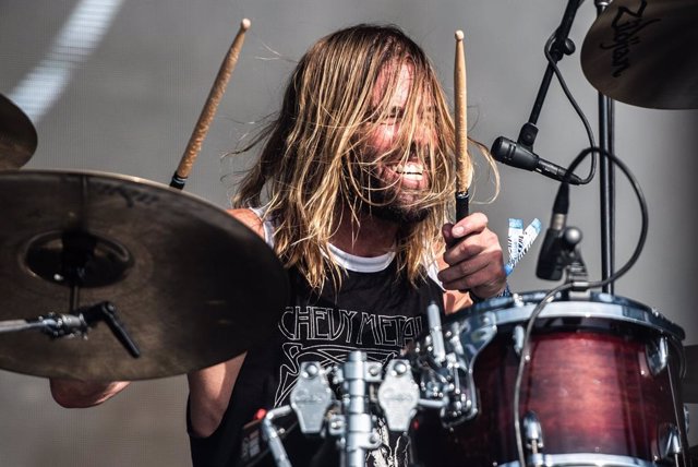 Muere Taylor Hawkins, baterista de Foo Fighters, antes de un concierto en Bogotá