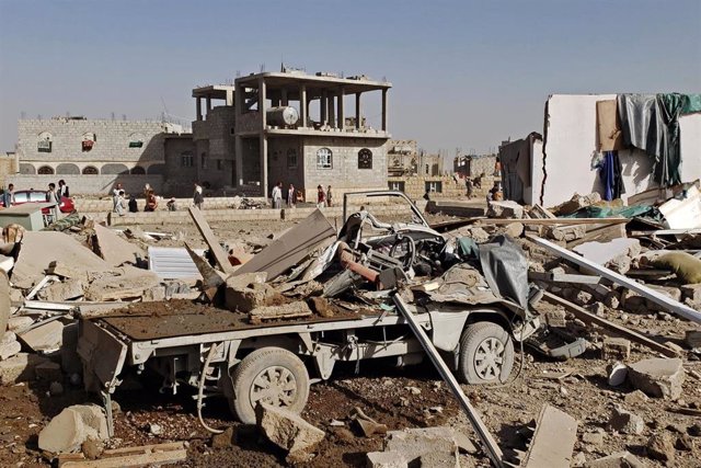 Archivo - Una zona de Saná atacada por la coalición militar liderada por Arabia Saudí