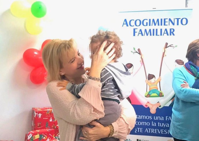 Archivo - La consejera Violante Tomás durante el encuentro con 'familias canguro'