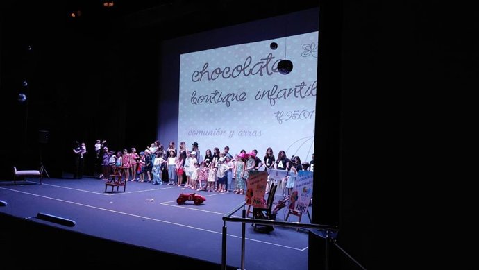 Junta, Diputación de Almería y ayuntamientos apoyan a Astea en la gala por el autismo celebrada en Huércal Overa