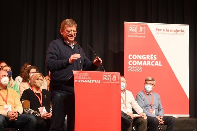 El presidente de la Generalitat y secretario general del PSPV-PSOE, Ximo Puig, en el Congreso Comarcal del partido en Ports-Maestrat