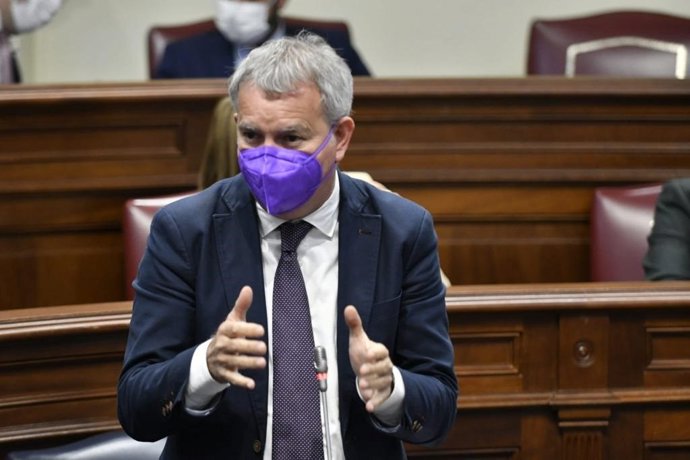 El consejero de Obras Públicas, Transportes y Vivienda del Gobierno de Canarias, Sebastián Franquis