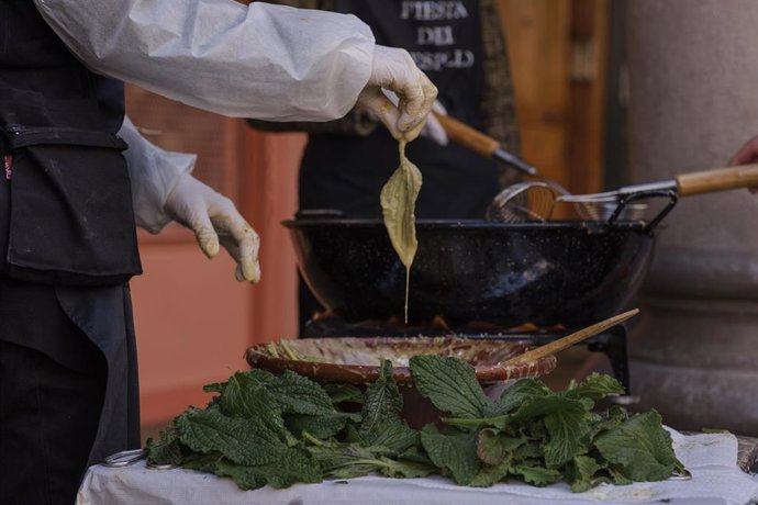 Archivo - El crespillo es un dulce tradicional de Barbastro y la Comarca de Somontano.