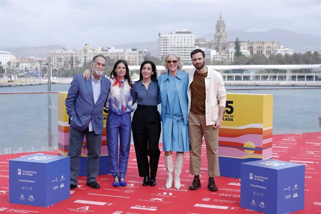 Photocall del equipo de la película 'Cinco lobitos' en el 25 Festival de Cine de Málaga