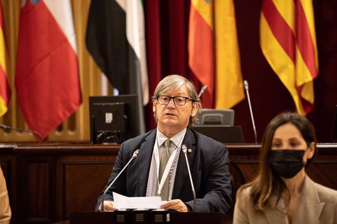 El presidente del Parlament, Vicen Thoms, elegido presidente de la Coprepa.