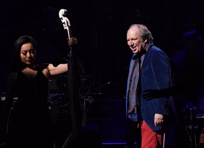 11 March 2022, Hamburg: German film composer Hans Zimmer welcomes the audience on stage at Barclays Arena. Oscar winner Zimmer has started his "Hans Zimmer Live - Europe Tour" together with the Odessa Orchestra in the Hanseatic city. 