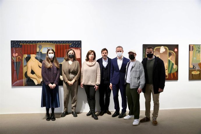 La presidenta del Govern, Francina Armengol, en su visita a la Galería Pelaires.