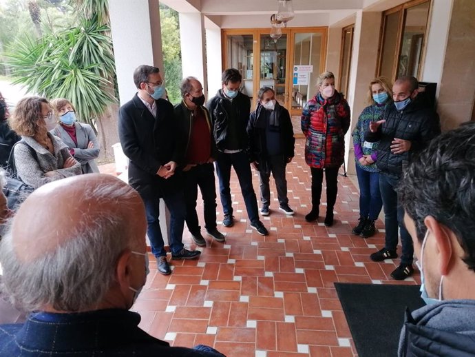 La consellera de Salud y Consumo explica a una delegación catalana la transformación del antiguo Hospital Psiquiátrico de Palma en el Parque Sanitario de Bons Aires