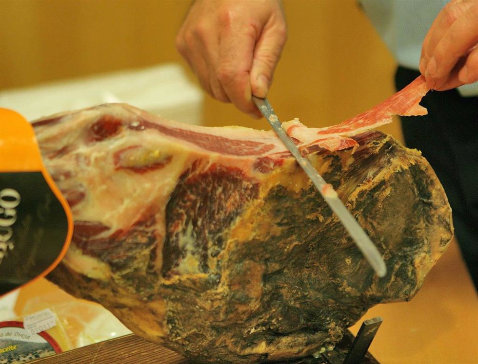 Archivo - JAmón serrano corte