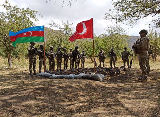 Archivo - Militares turcos y azeríes en Nagorno Karabaj