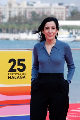 La directora vasca Alauda Ruiz de Azúa, en el photocall de su película 'Cinco lobitos' del 25 Festival de Cine de Málaga