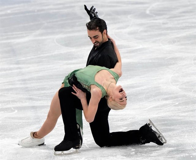 Los patinadores españoles Olivia Smart y Adrián Díaz