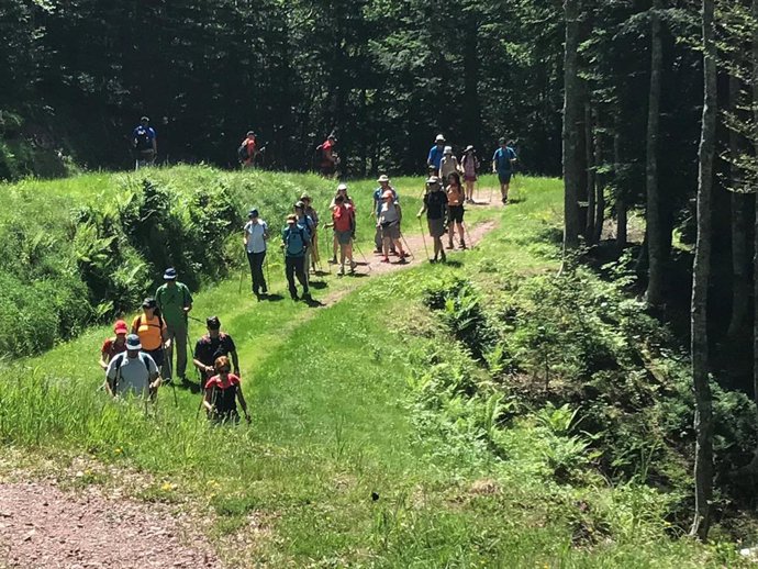 Archivo - Senderistas, hiking, caminata