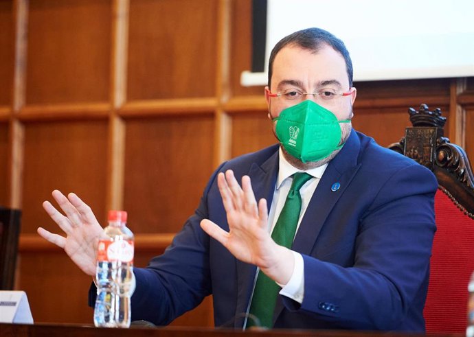 Archivo - El presidente de Asturias, Adrián Barbón