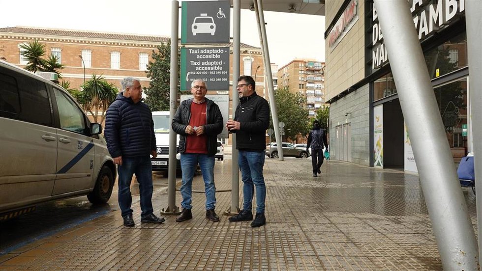 Los Concejales Socialistas Jorge Quero Y Salvador Trujillo Junto Al Presidente De AMATA, Antonio De Los Ríos