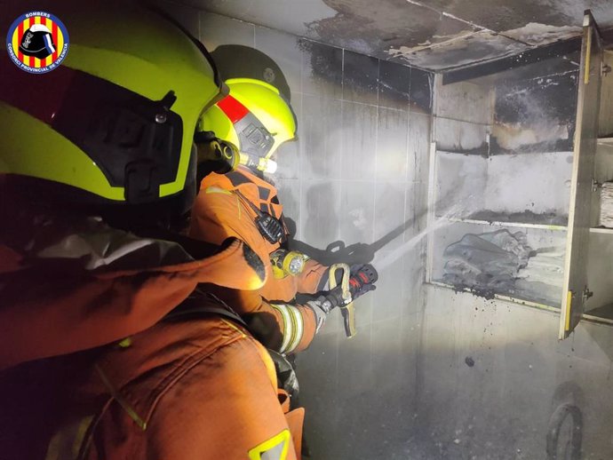 Bomberos sofocan un incendio en una residencia de salud mental de La Pobla de Vallbona