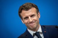 Macron recomienda a Biden y al Kremlin que no inflamen el conflicto "ni con actos ni con palabras"