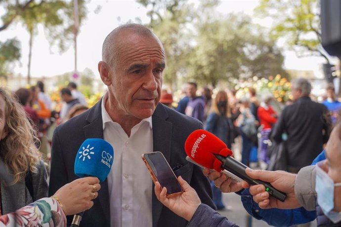 El alcalde de Sevilla, Antonio Muñoz atiende a la prensa en la nueva edición de 'Calle Cultura' .a 27 de marzo del 2022 en Sevilla (Andalucía, España).   