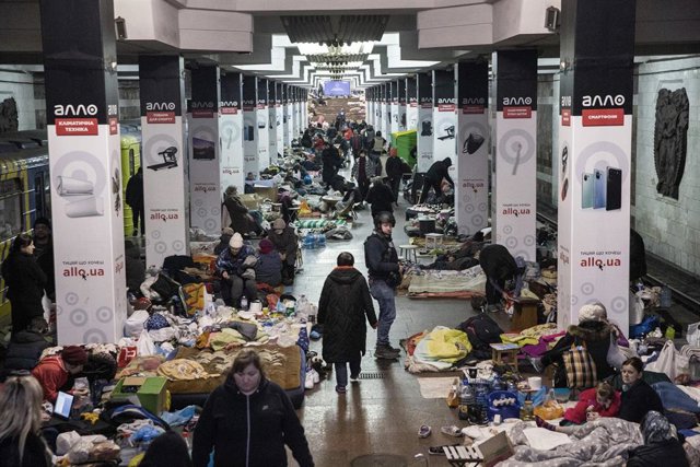 Gente refugiada en Járkov, Ucrania