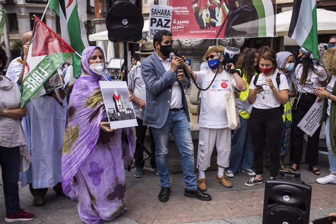 Archivo - El delegado del Centro Polisario en Madrid, Abdulah Arabi, interviene durante la marcha final en España por la Libertad del Pueblo Saharaui, que ha finalizado con una protesta en el Ministerio de Asuntos Exteriores, UE y Cooperación, a 18 de j