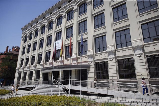Archivo - Fachada de la Empresa Municipal de la Vivienda y Suelo de Madrid (EMVS).