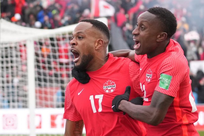 27 March 2022, Canada, Toronto: Canada's Cyle Larin (L) celebrates scoring his side's first goal with team mate Richie Laryea during the 2022 FIFA World Cup qualification CONCACAF final round soccer match between Canada and Jamaica at BMO Field. Photo: 