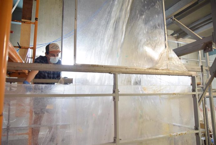 Patricio Ortega en el laboratorio de Hidráulica de la UPCT.