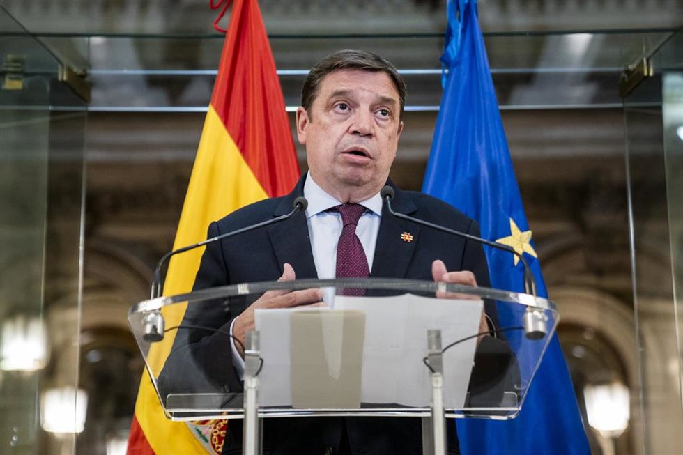El ministro de Agricultura, Pesca y Alimentación, Luis Planas, comparece después de una reunión con representantes del sector pesquero, en la sede del Ministerio de Agricultura