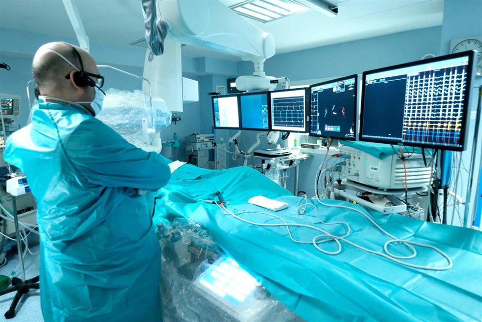 Archivo - El segundo navegador incorporado por Quirónsalud en su Unidad de Arritmia.