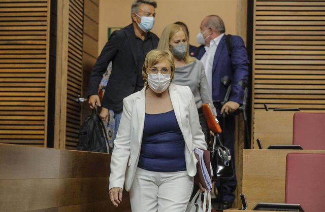 Archivo - La consellera de Sanidad, Ana Barceló, a su llegada a un pleno de las Cortes valencianas en el Palau de las Cortes Valencianas.